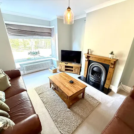 Peasholm Place - Hot Tub Hire At Additional Cost Available - Overlooking Peasholm Park - Near And North Bay Amenities Дом отдыха Скарборо