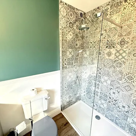 Peasholm Place - Hot Tub Hire At Additional Cost Available - Overlooking Peasholm Park - Near And North Bay Amenities * Скарборо