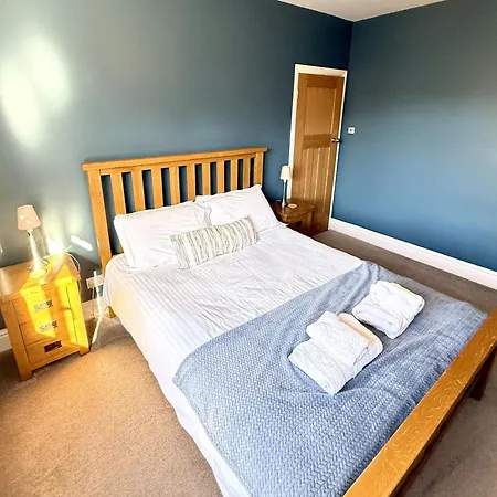 Peasholm Place - Hot Tub Hire At Additional Cost Available - Overlooking Peasholm Park - Near And North Bay Amenities Nyaraló