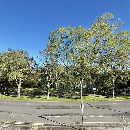 Peasholm Place - Hot Tub Hire At Additional Cost Available - Overlooking Peasholm Park - Near And North Bay Amenities Дом отдыха Скарборо