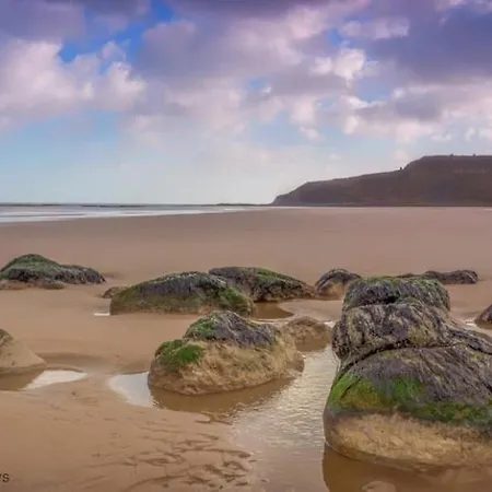 Peasholm Place - Hot Tub Hire At Additional Cost Available - Overlooking Peasholm Park - Near And North Bay Amenities Скарборо