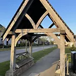 Feriehus Peasholm Place - Hot Tub Hire At Additional Cost Available - Overlooking Peasholm Park - Near And North Bay Amenities With 2 Spaces On Driveway *