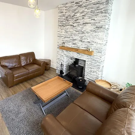 Peasholm Place - Hot Tub Hire At Additional Cost Available - Overlooking Peasholm Park - Near And North Bay Amenities With 2 Spaces On Driveway בית נופש