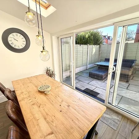 Tatil Evi Peasholm Place - Hot Tub Hire At Additional Cost Available - Overlooking Peasholm Park - Near And North Bay Amenities *