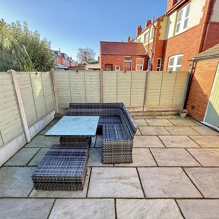 Peasholm Place - Hot Tub Hire At Additional Cost Available - Overlooking Peasholm Park - Near And North Bay Amenities With 2 Spaces On Driveway Casa de Férias