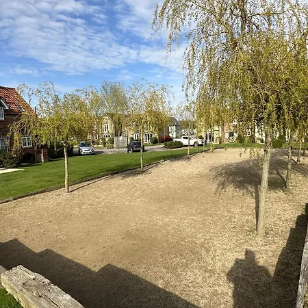 Peasholm Place - Hot Tub Hire At Additional Cost Available - Overlooking Peasholm Park - Near And North Bay Amenities With 2 Spaces On Driveway Prázdninový dům
