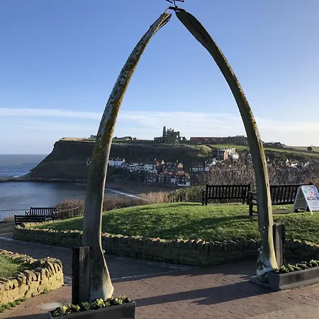 Peasholm Place - Hot Tub Hire At Additional Cost Available - Overlooking Peasholm Park - Near And North Bay Amenities * Scarborough