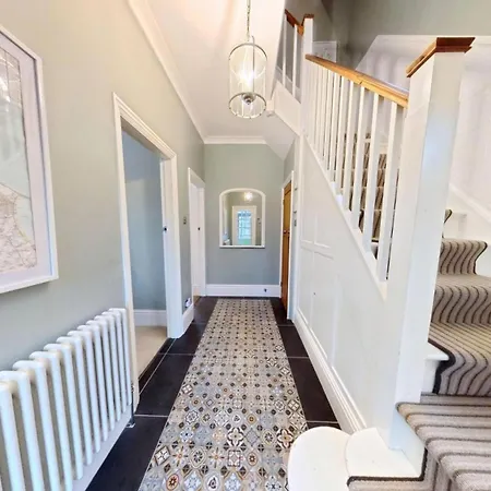 Holiday home Peasholm Place - Hot Tub Hire At Additional Cost Available - Overlooking Peasholm Park - Near And North Bay Amenities With 2 Spaces On Driveway