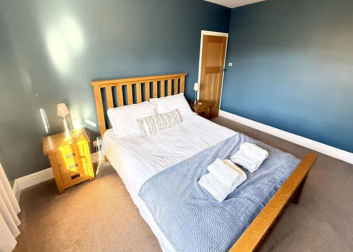 Peasholm Place - Hot Tub Hire At Additional Cost Available - Overlooking Peasholm Park - Near And North Bay Amenities With 2 Spaces On Driveway Hébergement de vacances