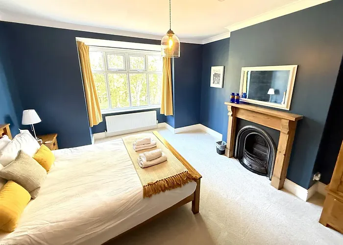 Peasholm Place - Hot Tub Hire At Additional Cost Available - Overlooking Peasholm Park - Near And North Bay Amenities With 2 Spaces On Driveway Hébergement de vacances