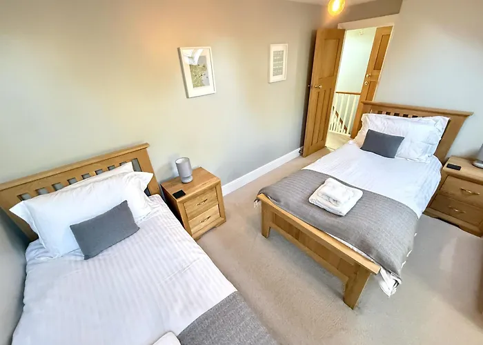 Hébergement de vacances Peasholm Place - Hot Tub Hire At Additional Cost Available - Overlooking Peasholm Park - Near And North Bay Amenities With 2 Spaces On Driveway *