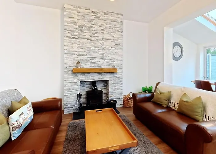 Hébergement de vacances Peasholm Place - Hot Tub Hire At Additional Cost Available - Overlooking Peasholm Park - Near And North Bay Amenities With 2 Spaces On Driveway Scarborough