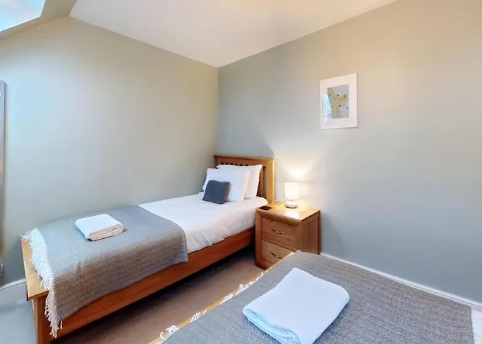 Peasholm Place - Hot Tub Hire At Additional Cost Available - Overlooking Peasholm Park - Near And North Bay Amenities With 2 Spaces On Driveway Hébergement de vacances