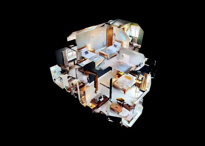 Peasholm Place - Hot Tub Hire At Additional Cost Available - Overlooking Peasholm Park - Near And North Bay Amenities With 2 Spaces On Driveway