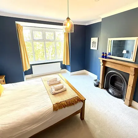 Peasholm Place - Hot Tub Hire At Additional Cost Available - Overlooking Peasholm Park - Near And North Bay Amenities بيت للعطل