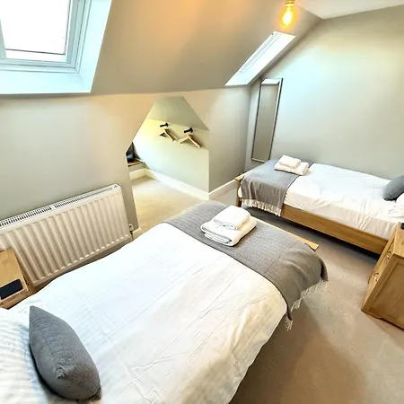 Peasholm Place - Hot Tub Hire At Additional Cost Available - Overlooking Peasholm Park - Near And North Bay Amenities بيت للعطل